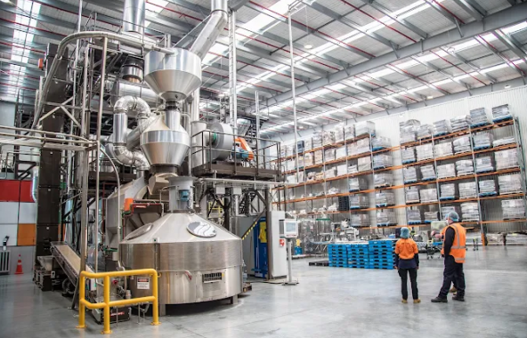 Kinetic Electrical East Tamaki technicians on commerical industrial site