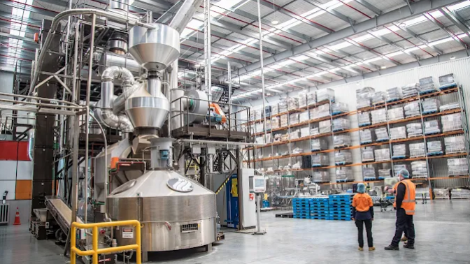 Kinetic Electrical East Tamaki technicians on commerical industrial site