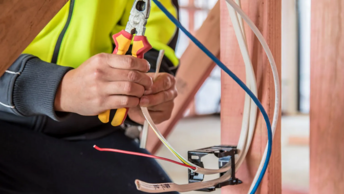 Kinetic Electrical electrician onsite