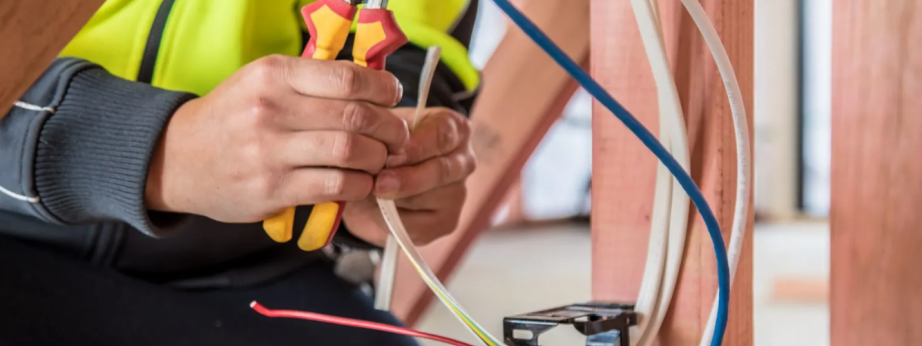 Kinetic Electrical electrician onsite